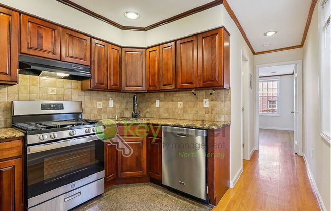 Modern Comfort in The Heights – 2BR with In-Unit Laundry & Central Air!