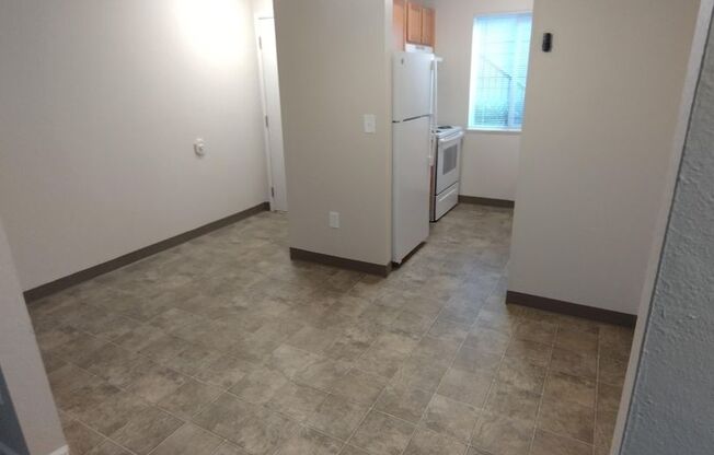 1 bed, 1 bath, 677 sqft, $1,400, Unit 033