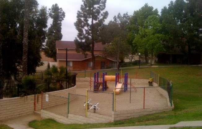 CUTE 2BDRM/2BATH HOUSE IN PARADISE HILLS