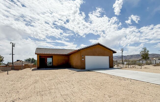 29 Palms Home with Solar