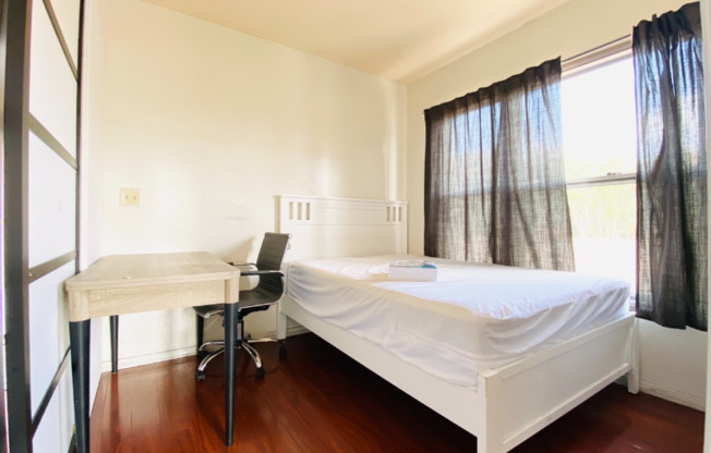 2020 Cloverfield Blvd 5 - D