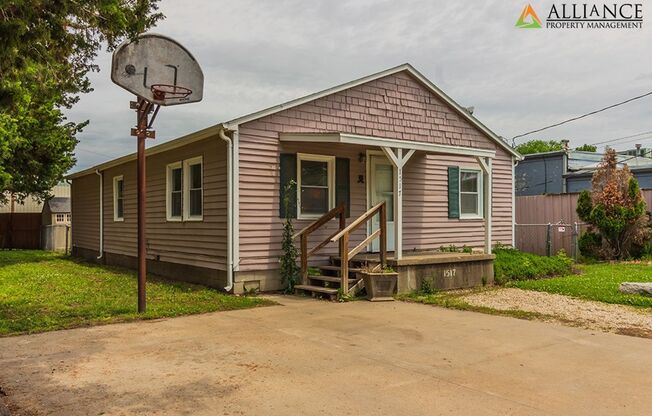 360° VIRTUAL TOUR ~ Great Location off Fort Riley Blvd with a Fenced Backyard!