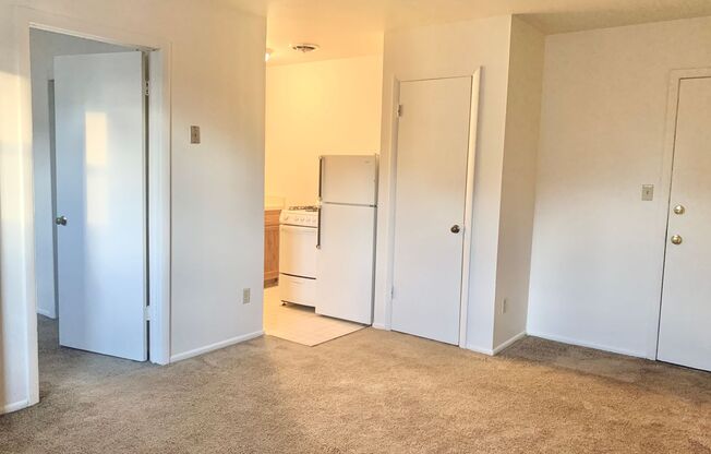 1 bed, 1 bath, 450 sqft, $765, Unit 72-B06