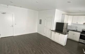 Studio, 1 bath, $1,300, Unit 206