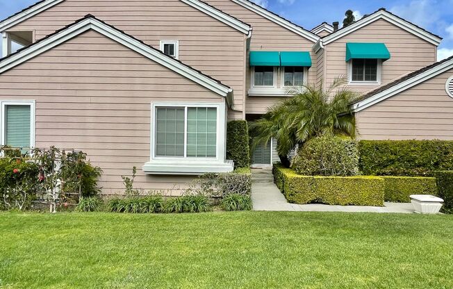 Luxury Woodbridge Lakeview Home 3 Bedroom plus Office/Den 2 1/2 Bath
