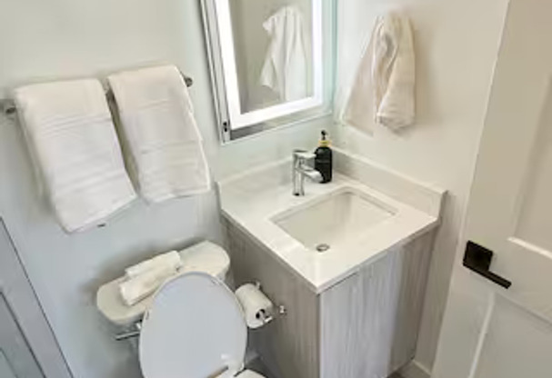 1 bed, 1 bath, 400 sqft, $2,000, Unit 28