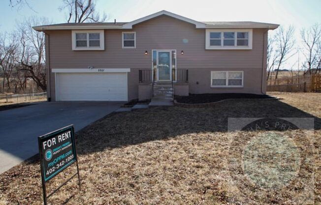 Charming 6 Bed 2 Bath Home Near the Offutt