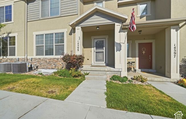 Newly Remodeled & Spacious 4-Bed Townhome in Herriman!