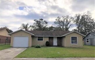 3 Bedroom / 2 Bath Sanford Home Available Now!