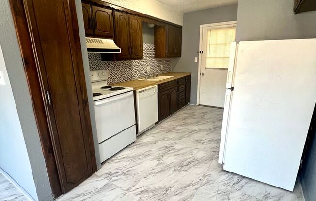 2 beds, 1 bath, $775, Unit 2530-D