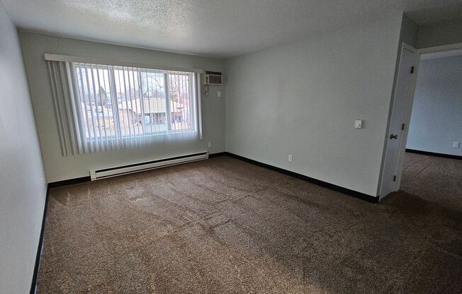 1 bed, 1 bath, $695, Unit 43