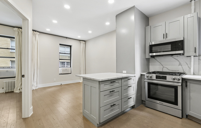 211 W 88 ST