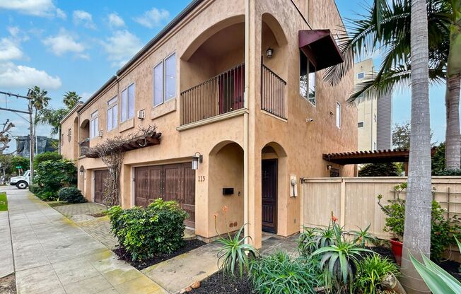 Beautiful 3BD/3.5BA W/ A/C and 2-Car Attached Garage in Hillcrest!