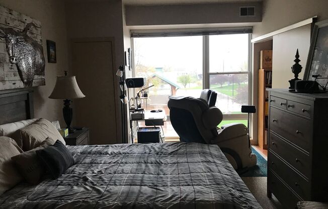 2 beds, 2 baths, 926 sqft, $1,600, Unit 210