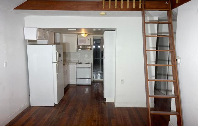 2 beds, 1 bath, $1,600