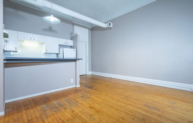 1 bed, 1 bath, $829, Unit 3819 Jones St #207
