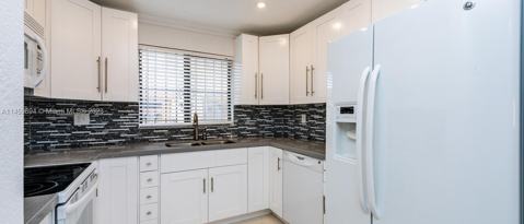 2740 W 61 ST