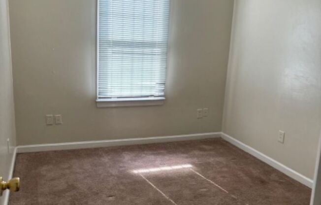 2 beds, 1 bath, $1,400