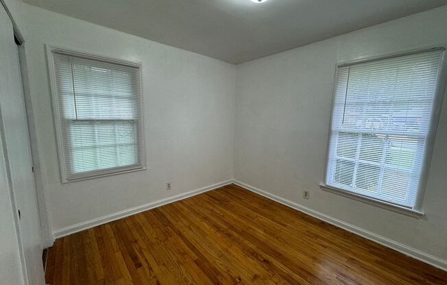 3 beds, 1 bath, $1,095