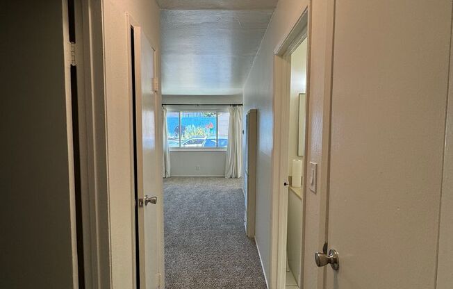 2 beds, 1 bath, 700 sqft, $2,375, Unit A