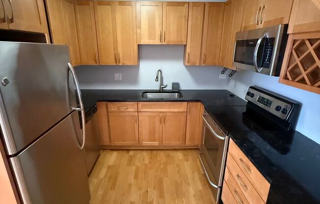 2 beds, 1.5 baths, $2,600, Unit 314
