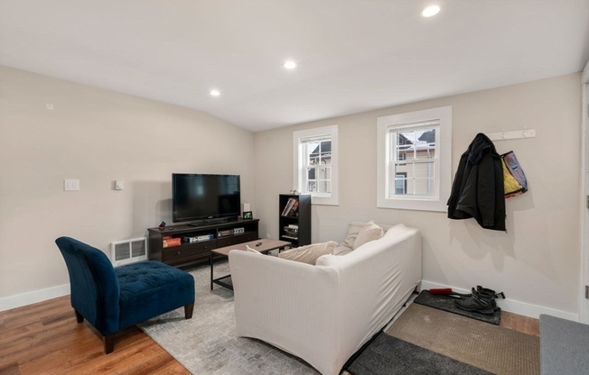 50 HAMMOND ST