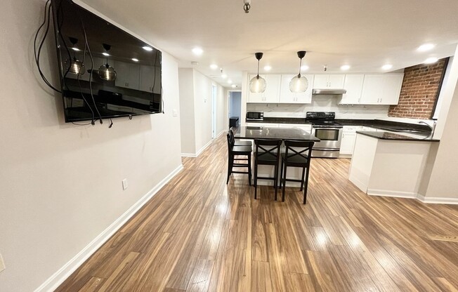 4 beds, 2 baths, $8,000, Unit 26