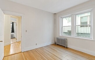 52 Charlesgate E