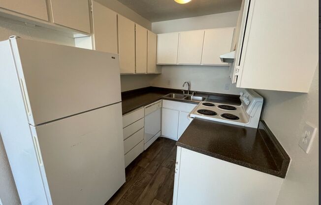 2 beds, 1 bath, 700 sqft, $1,375, Unit 01A