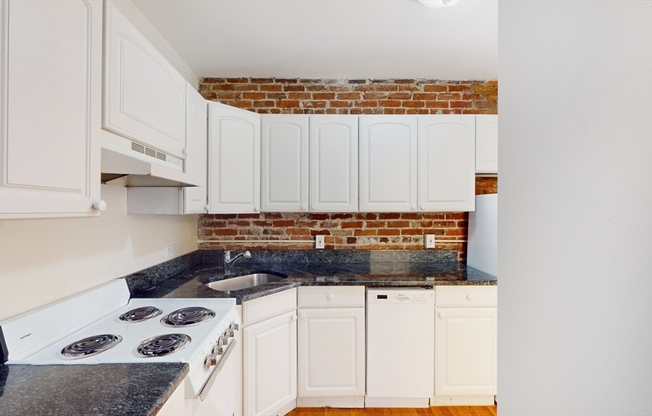 2 beds, 1 bath, 700 sqft, $3,495, Unit 13