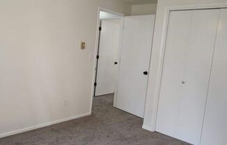 3 beds, 1 bath, $1,675, Unit 1559