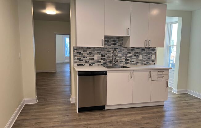 2 beds, 1 bath, $1,295, Unit Floor 2