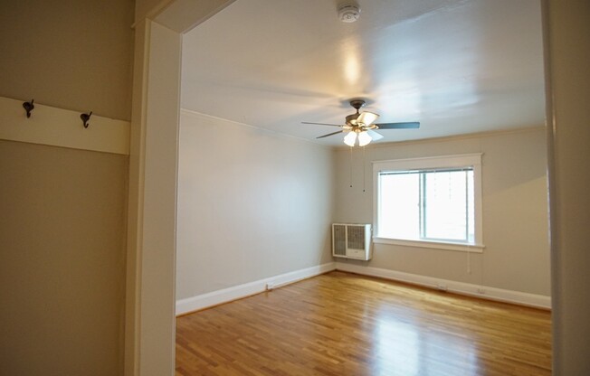 Spacious 2nd Floor Studio w/Hardwoods Ready Early October!