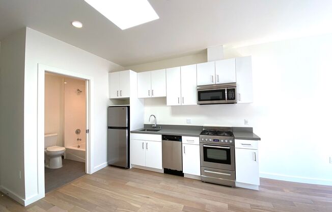 1 bed, 1 bath, $2,700, Unit Unit 6
