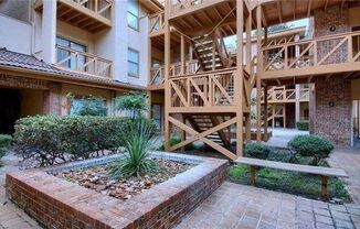 2 beds, 1 bath, 715 sqft, $1,500, Unit #214