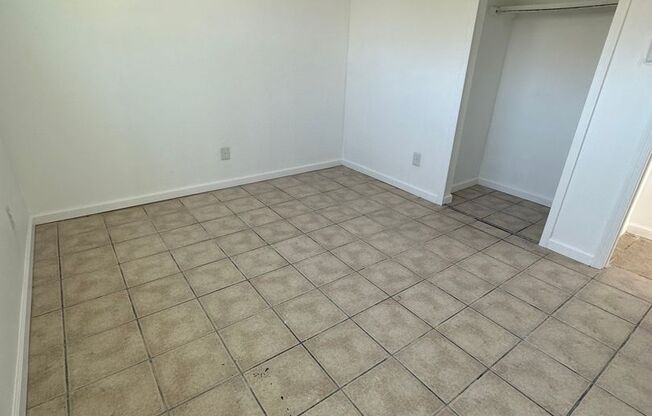 2 beds, 1 bath, 900 sqft, $950, Unit 320 Pennsylvania -3