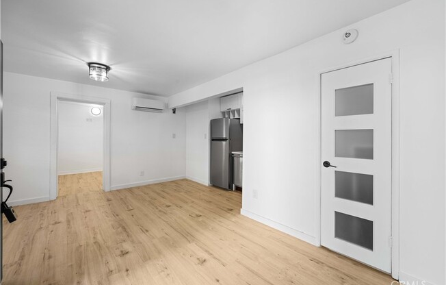 1303 N BEVERLY GLN BLVD