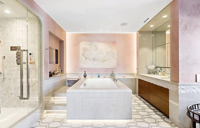 257 W 17 ST