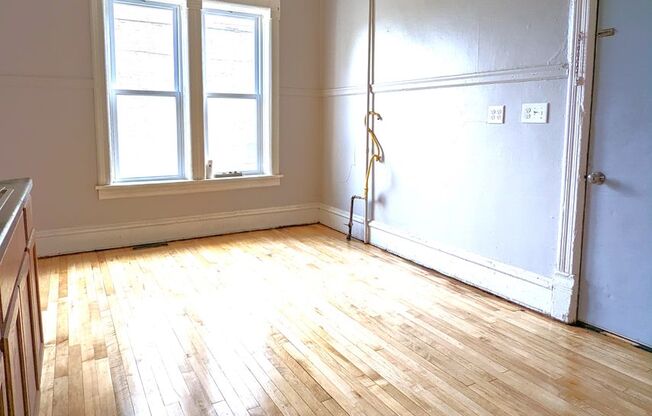 2 beds, 1 bath, 925 sqft, $925, Unit #2 Lower East