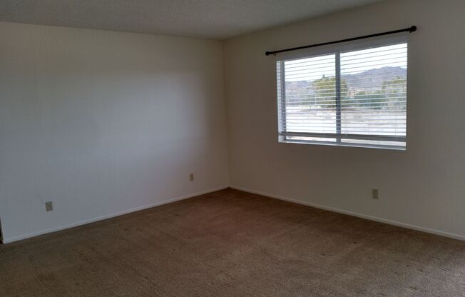 2 beds, 1 bath, $1,200, Unit 6587 Sunset A