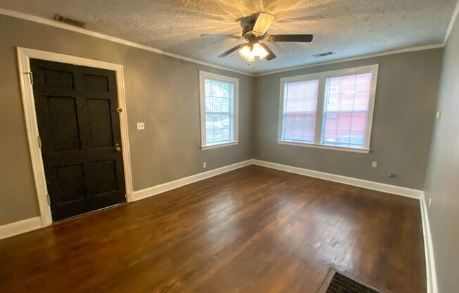 2 bed, 1 bath with hardwood floors by U of M...living room, dining room, and den