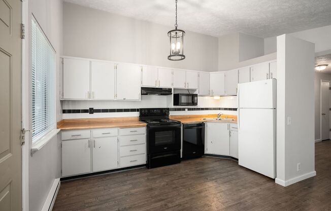 2 beds, 1 bath, 850 sqft, $1,695, Unit 1104 E. Olympic Ave.