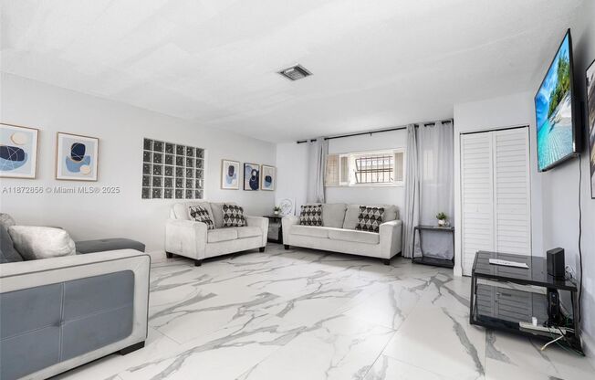 18525 NW 39TH AVE MIAMI GARDENS, FL 33055