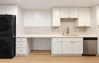 Beautifully Renovated 1 and 2 bedrooms with In-Unit W/D & AC in the heart of Clairemont!