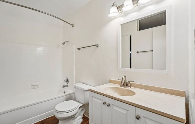 1 bed, 1 bath, 750 sqft, $2,560, Unit 12
