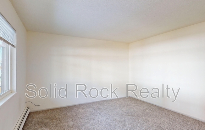 1411 S CORONA AVE