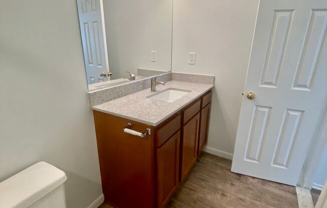 2 beds, 1 bath, 950 sqft, $1,295, Unit #100