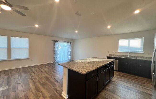 3 bedroom 2 bath - 463 Red Dahlia Ln