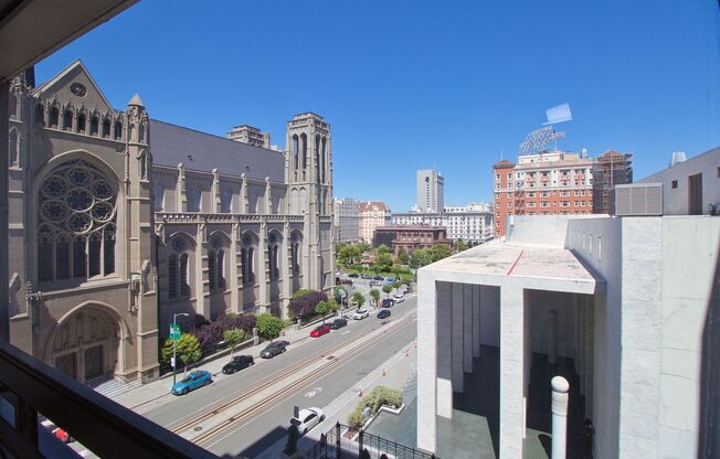 Great 1BR/1BA Condo at the Gramercy on Nob Hill including Parking