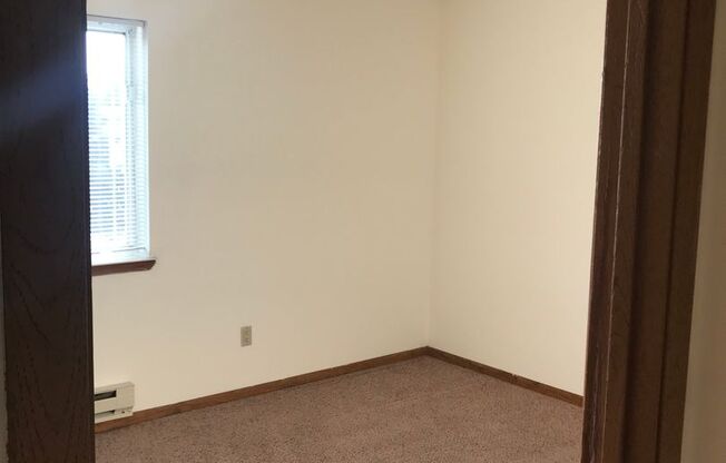 3 beds, 1 bath, 1,040 sqft, $1,695, Unit 3164-308